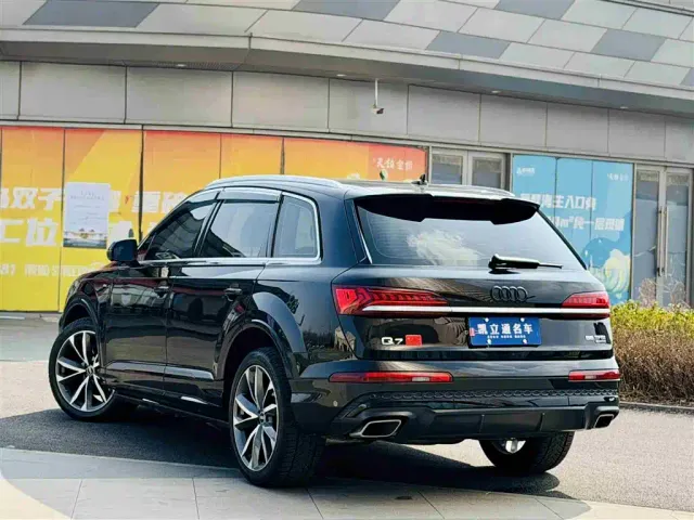 Audi Q7 — Фото автомобиля 4