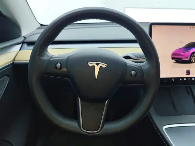 Tesla Model Y — Фото автомобиля 15