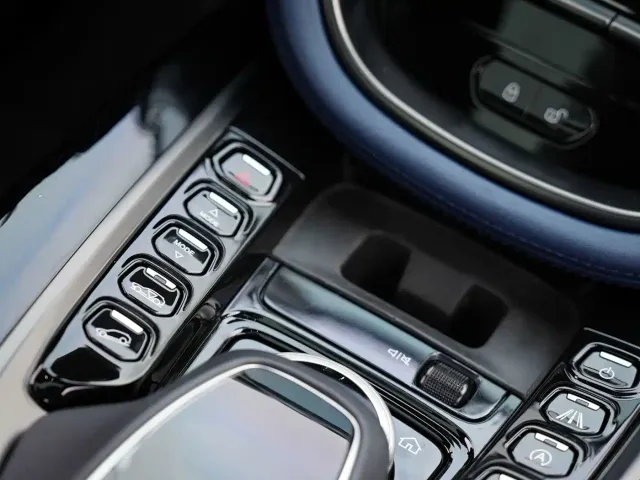 Aston Martin DBX — Фото автомобиля 10