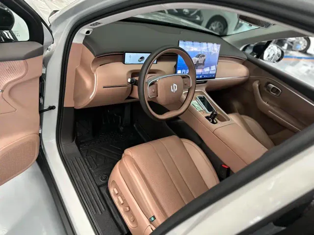 Leapmotor C10 — Фото автомобиля 6