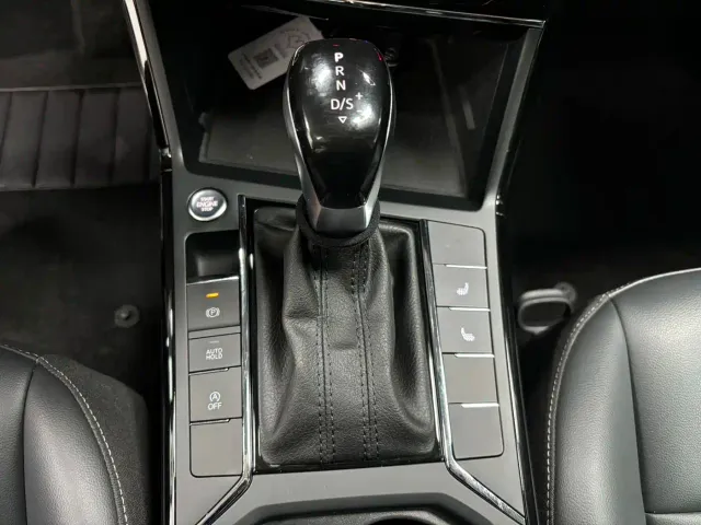 Volkswagen Passat — Фото автомобиля 12