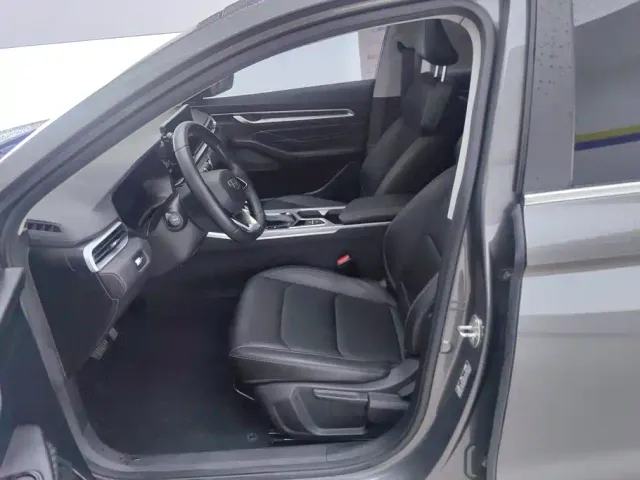 Geely Emgrand — Фото автомобиля 9