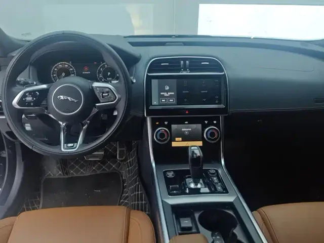 Jaguar XEL — Фото автомобиля 12