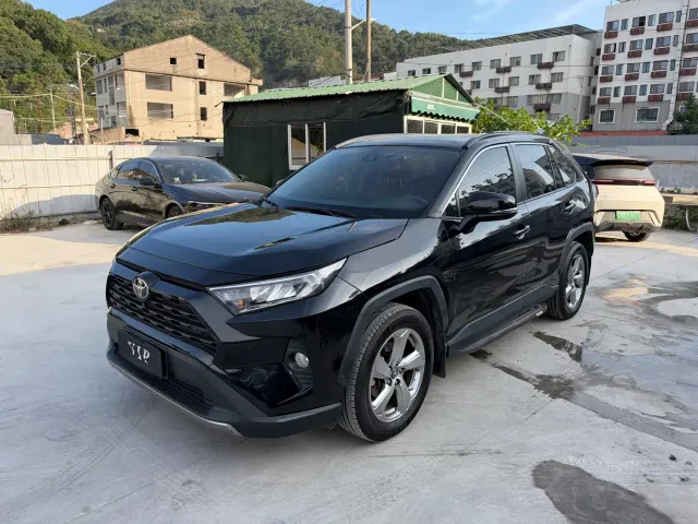 Фотография автомобиля — Toyota RAV4