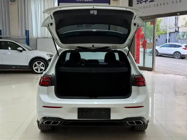 Volkswagen Golf — Фото автомобиля 23