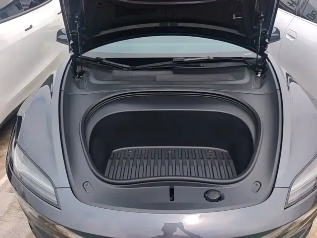 Tesla Model 3 — Фото автомобиля 19
