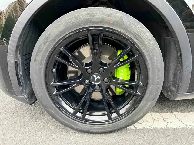 Tesla Model Y — Фото автомобиля 4