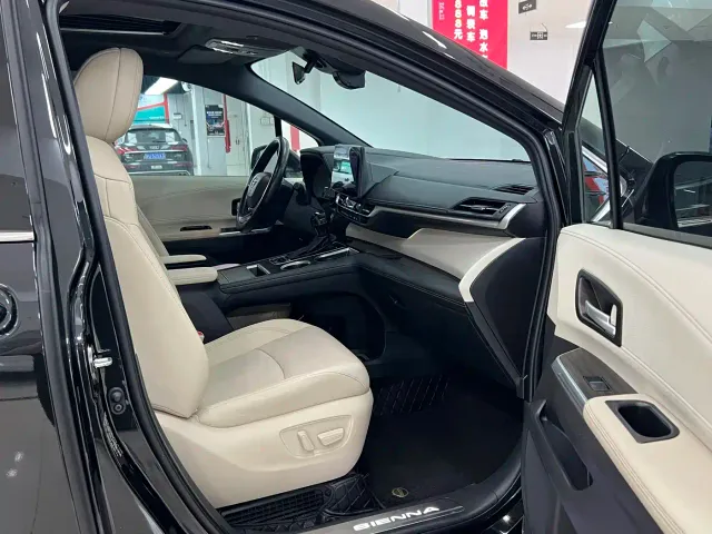 Toyota Sienna — Фото автомобиля 8