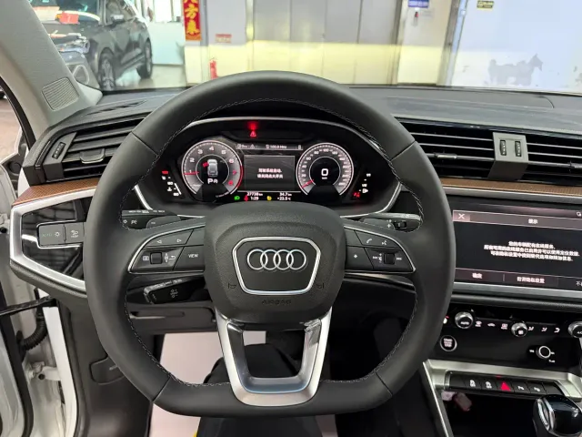 Audi Q3 — Фото автомобиля 10