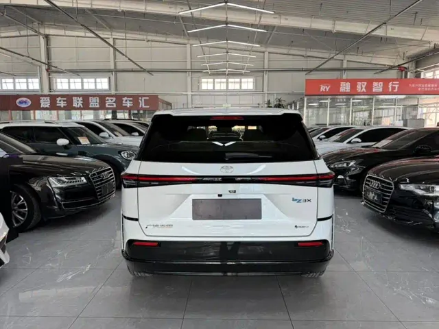 Toyota bZ3 — Фото автомобиля 8