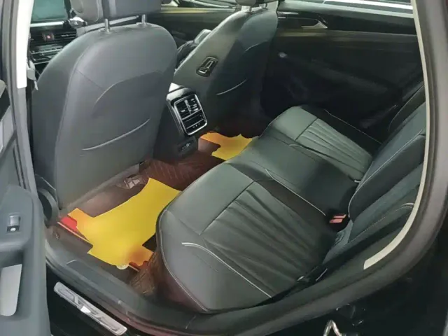 Volkswagen Passat — Фото автомобиля 16