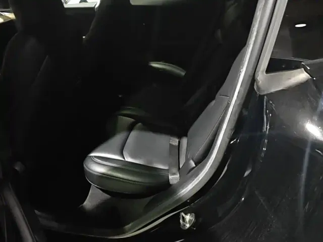 Tesla Model Y — Фото автомобиля 19