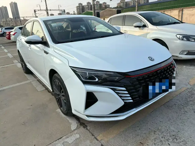Dongfeng Yixuan MAX — Фото автомобиля 3