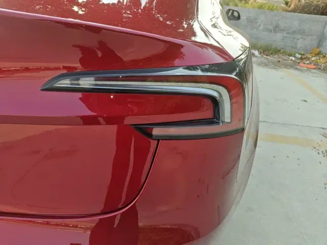Tesla Model 3 — Фото автомобиля 7