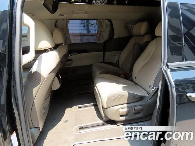 Kia Canival Carnival 4 поколение Бензин 7 мест Hi-Limousine — Фото автомобиля 6