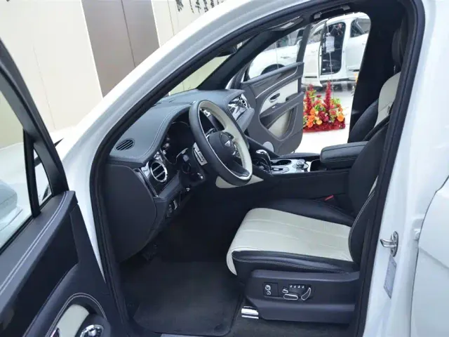 Bentley Bentayga Hybrid — Фото автомобиля 4