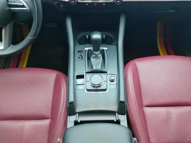 Mazda Axela — Фото автомобиля 16