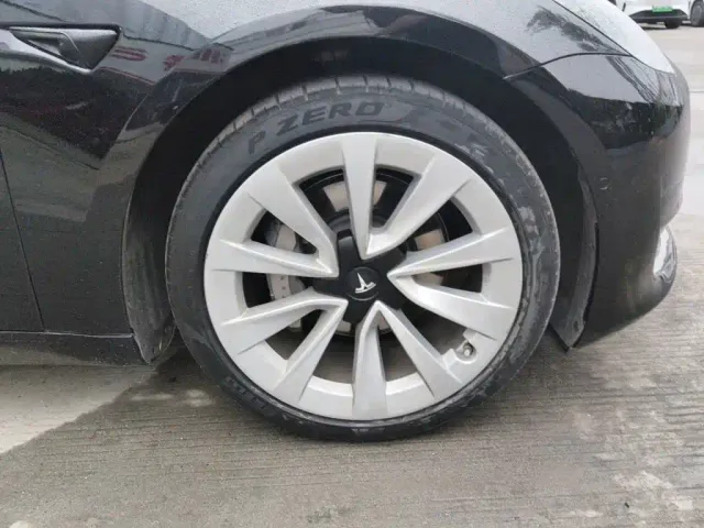 Tesla Model 3 — Фото автомобиля 8
