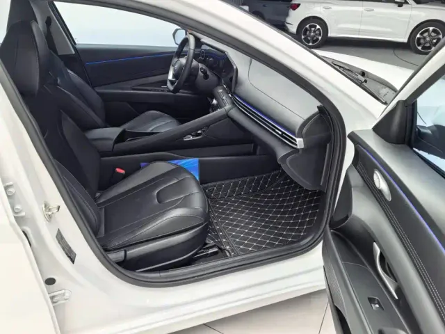 Hyundai Elantra — Фото автомобиля 11