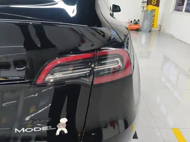 Tesla Model Y — Фото автомобиля 7