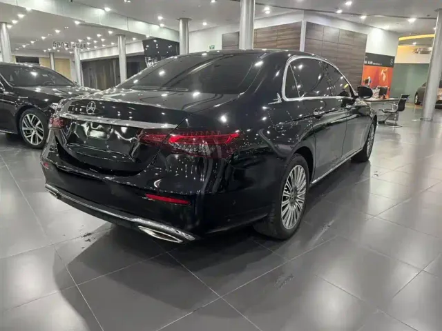 Mercedes-Benz E-Class — Фото автомобиля 5