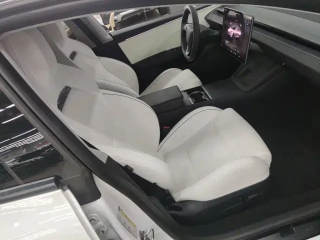 Tesla Model 3 — Фото автомобиля 24