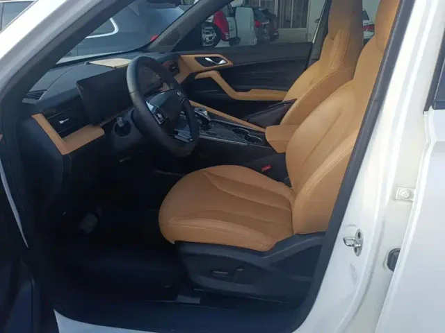 Roewe RX5 — Фото автомобиля 14
