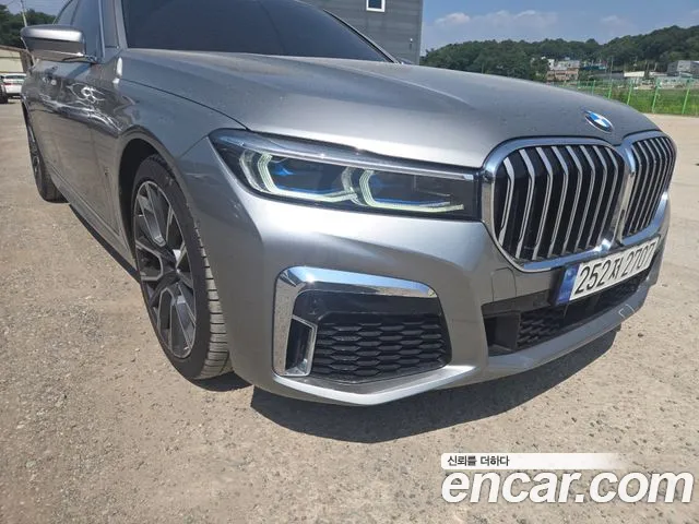BMW 7-Series — Фото автомобиля 11
