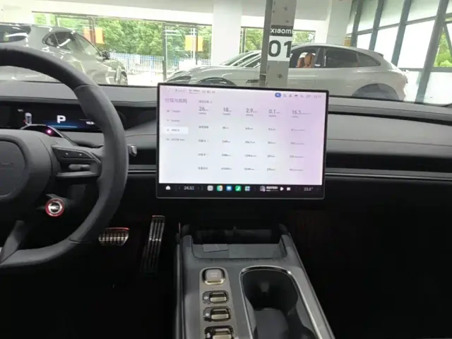 Xiaomi SU7 — Фото автомобиля 12