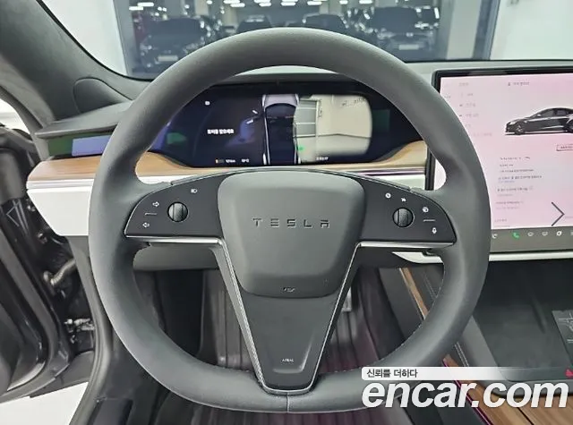 Tesla Model S — Фото автомобиля 10