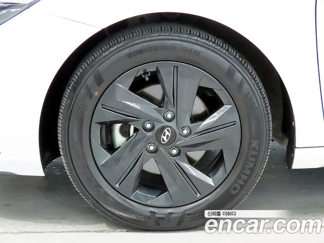 Hyundai Avante CN7 — Фото автомобиля 5