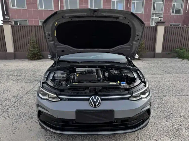 Volkswagen Golf — Фото автомобиля 7