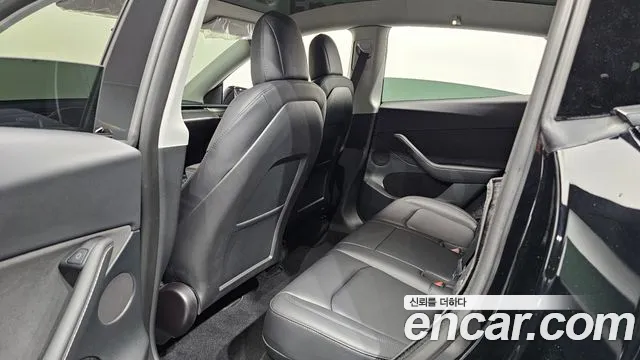 Tesla Model Y — Фото автомобиля 18
