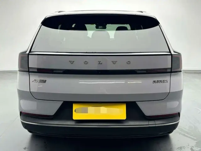 Volvo XC70 Plug-in Hybrid — Фото автомобиля 12