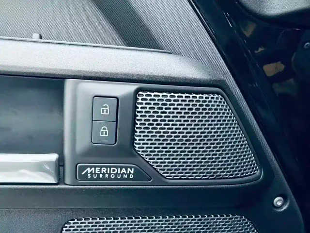 Land Rover Defender — Фото автомобиля 6