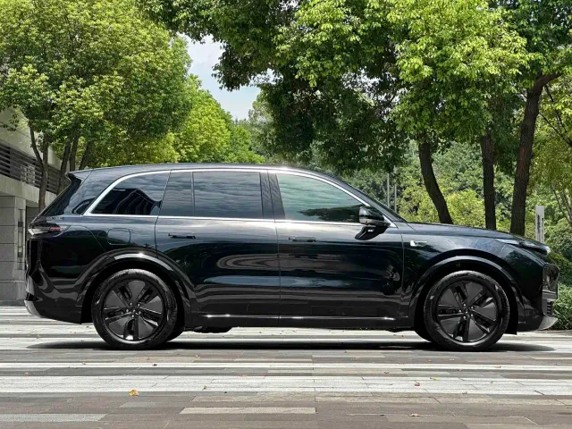 Li Auto L8 — Фото автомобиля 4
