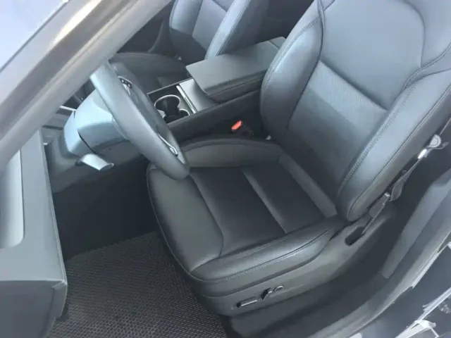 Tesla Model Y — Фото автомобиля 14