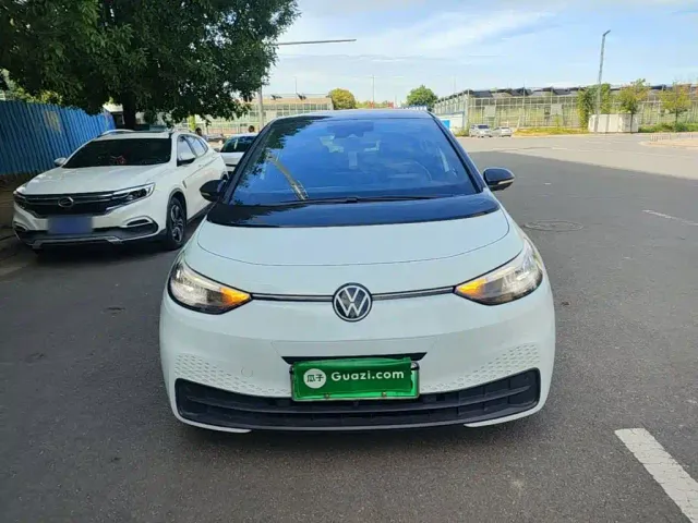 Volkswagen ID.3 — Фото автомобиля 2