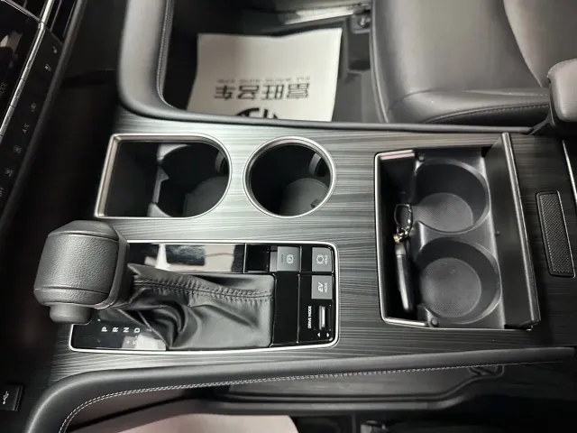 Toyota Sienna — Фото автомобиля 12