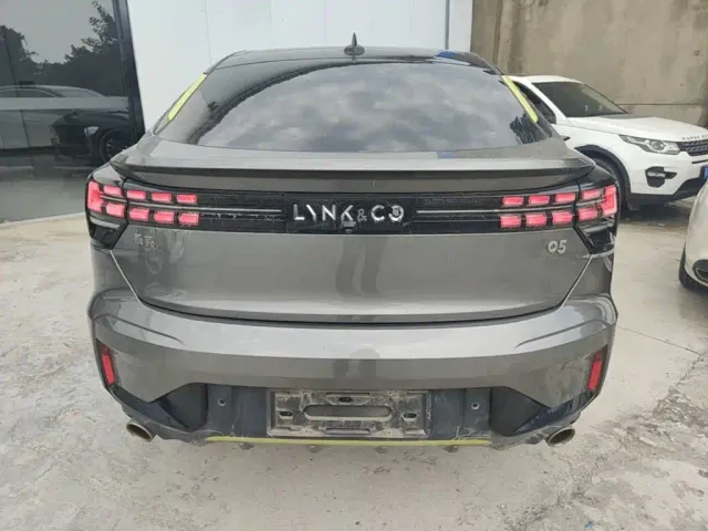 Lynk & Co 05 — Фото автомобиля 5