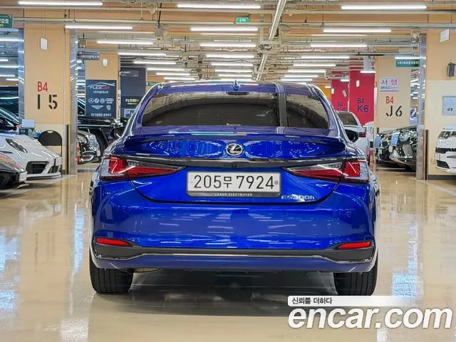 Lexus ES 7th Gen — Фото автомобиля 4