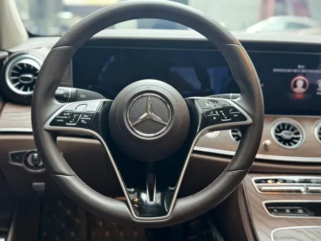 Mercedes-Benz E-Class — Фото автомобиля 10