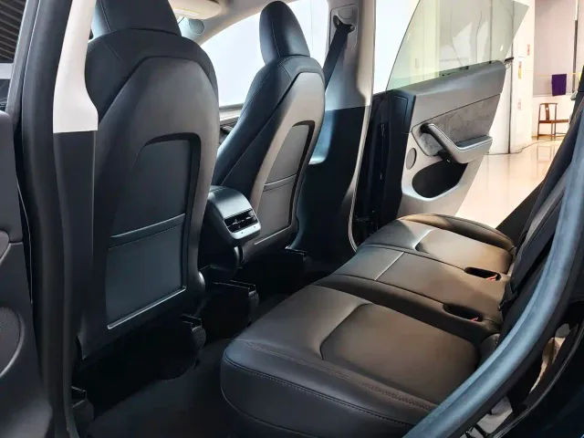 Tesla Model Y — Фото автомобиля 7