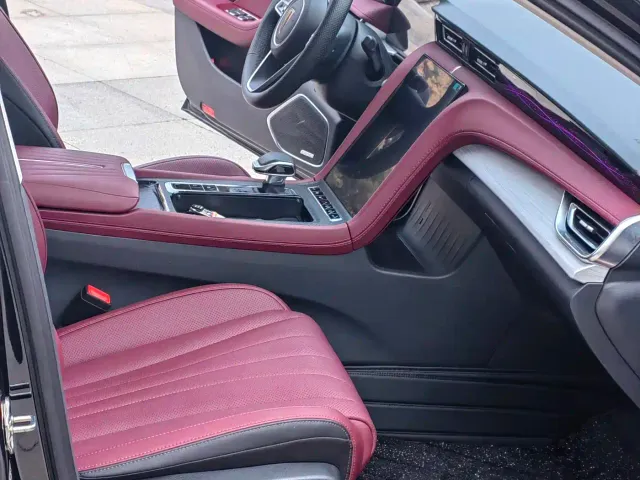 Hongqi H5 — Фото автомобиля 11