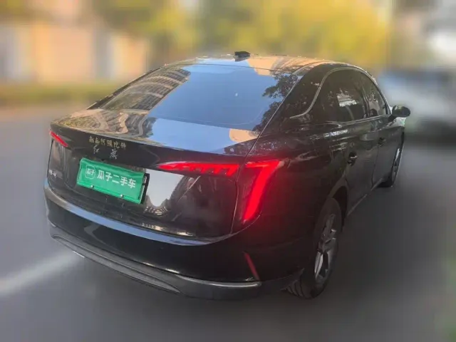 Hongqi E-QM5 — Фото автомобиля 6