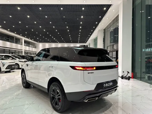 Land Rover Range Rover Sport — Фото автомобиля 16