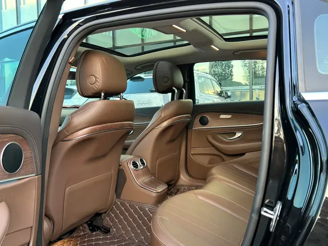 Mercedes-Benz E-Class — Фото автомобиля 12