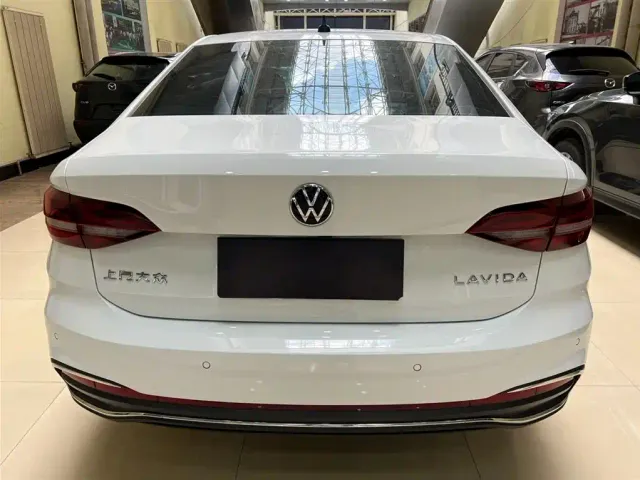 Volkswagen Lavida — Фото автомобиля 5