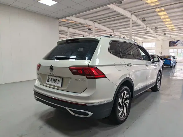 Volkswagen Tiguan L — Фото автомобиля 4