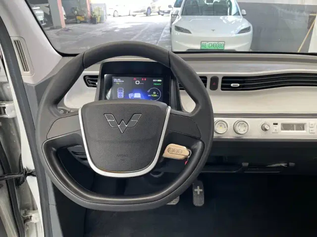 Wuling Hongguang Mini EV — Фото автомобиля 11